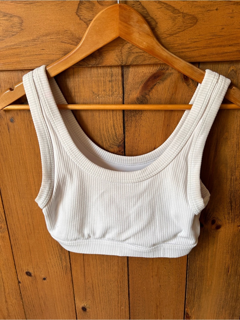 ALO Yoga White Ribbed Performance Tank - M